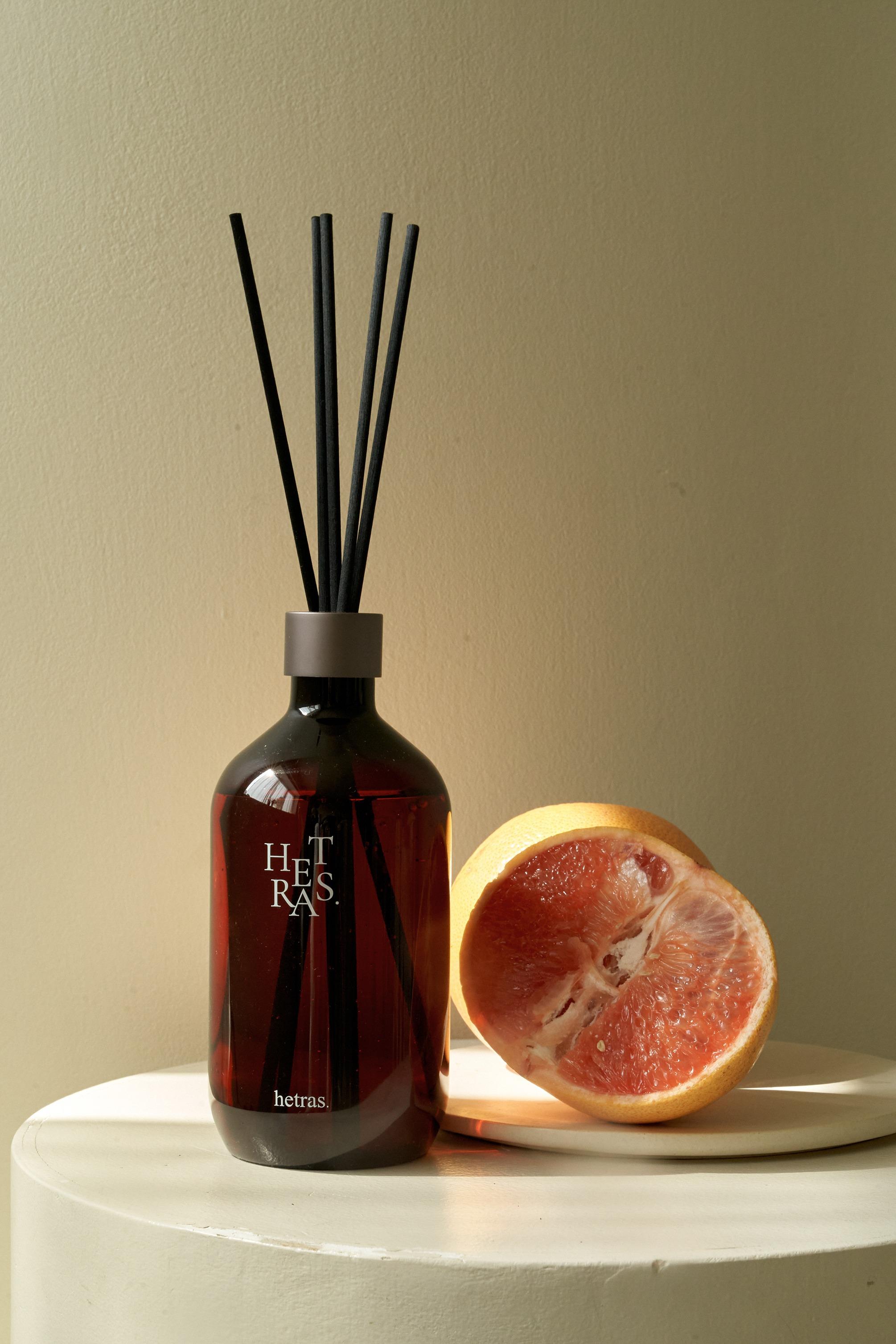 hetras打造逾30款香氛選擇,產品多樣,除了手工香氛及家居擴香外,亦有推出護手霜、沐浴露及潤膚乳等,呈現低調而優雅的氣味層次。