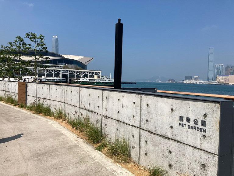 灣仔臨時海濱花園每日24小時開放。