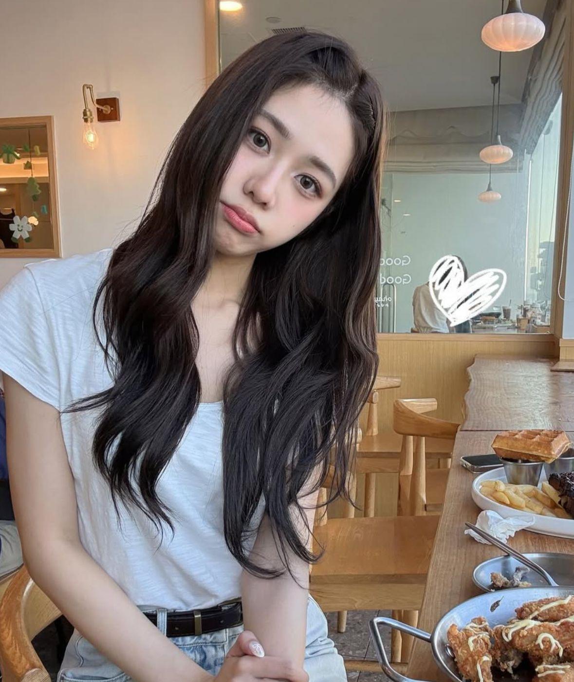 莊子璇皮膚相當白滑零毛孔。