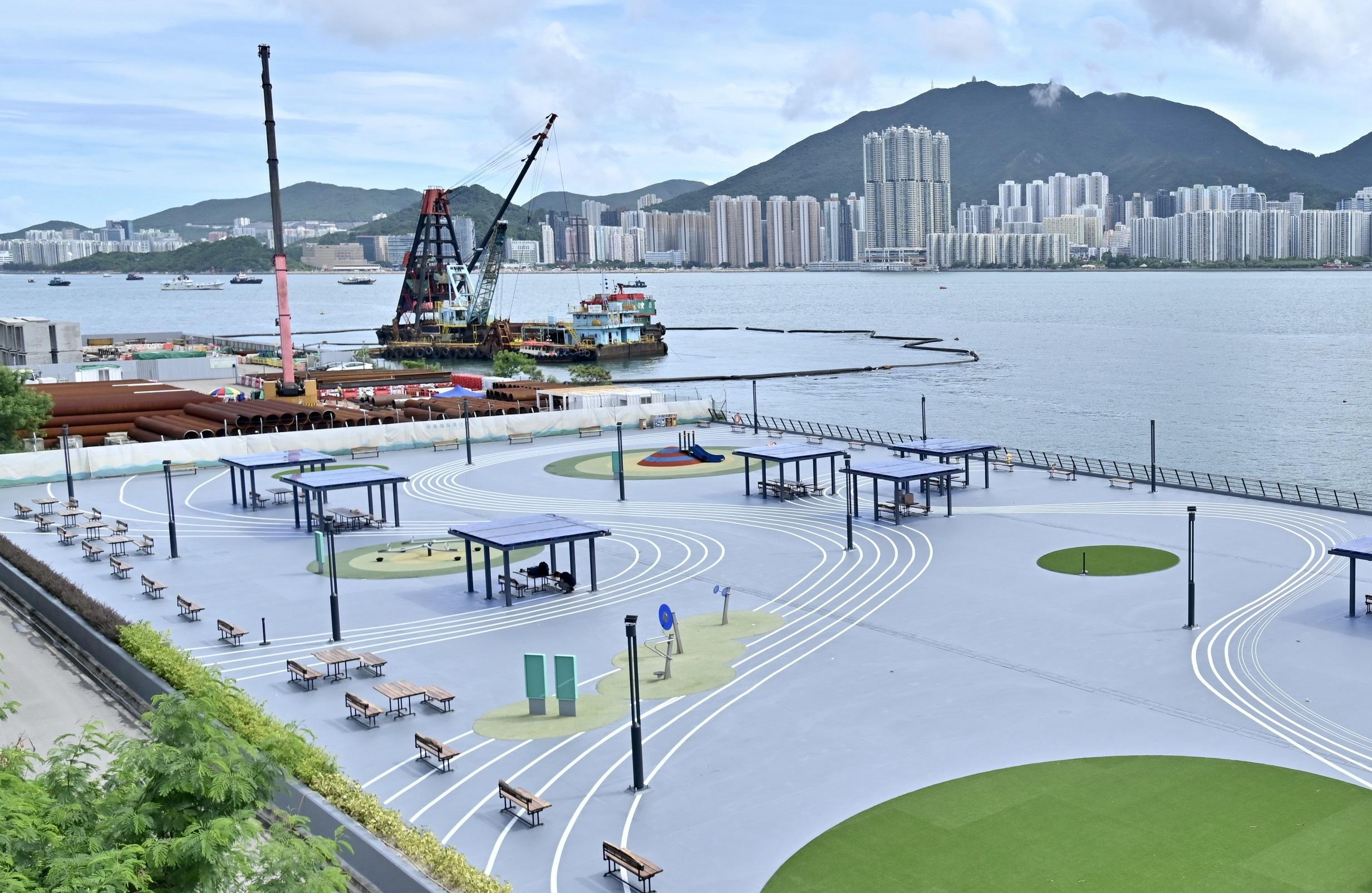 茶果嶺海濱公園鄰與觀塘站距離約15分鐘。