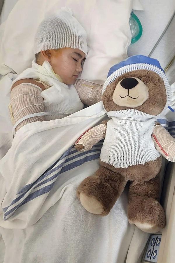 8歲童睡覺頸鏈卡手機充電器觸電 及時扯下頸鏈撿回一命