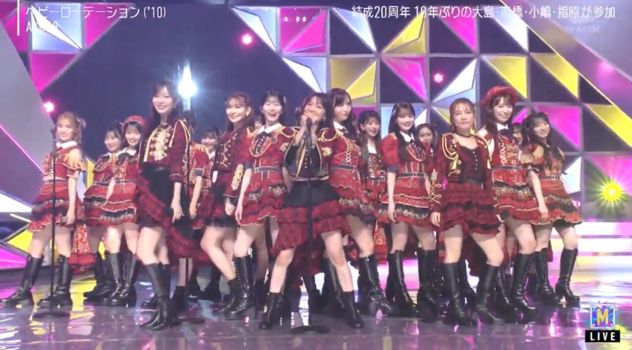 年底大騷《Music Station SUPER LIVE 2025》邀來大島優子、高橋南、小嶋陽菜、指原莉乃跟師妹們跳唱名曲《Heavy Rotation》。