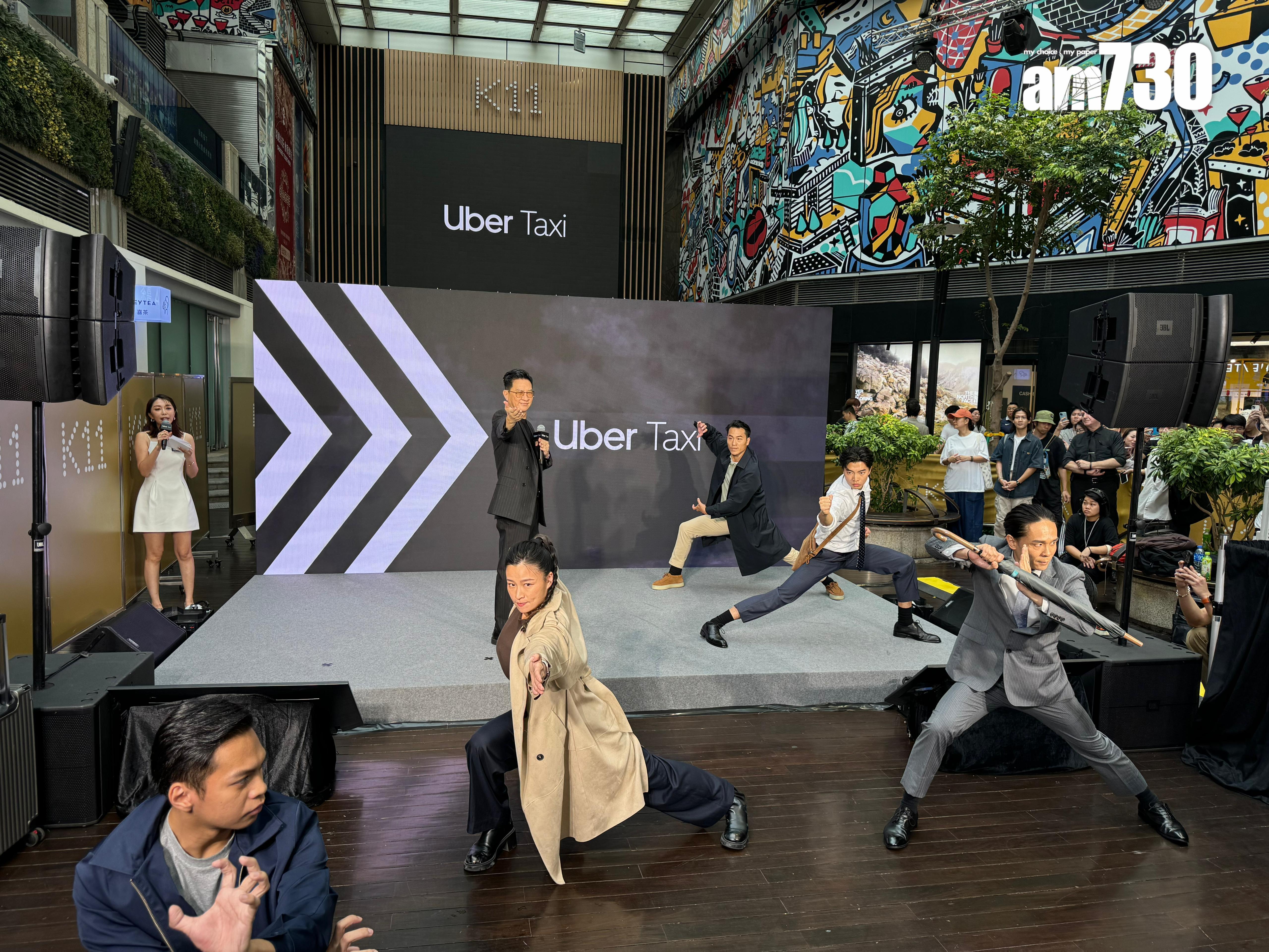 張家輝早前拍廣告,翻唱《誰是大英雄》。