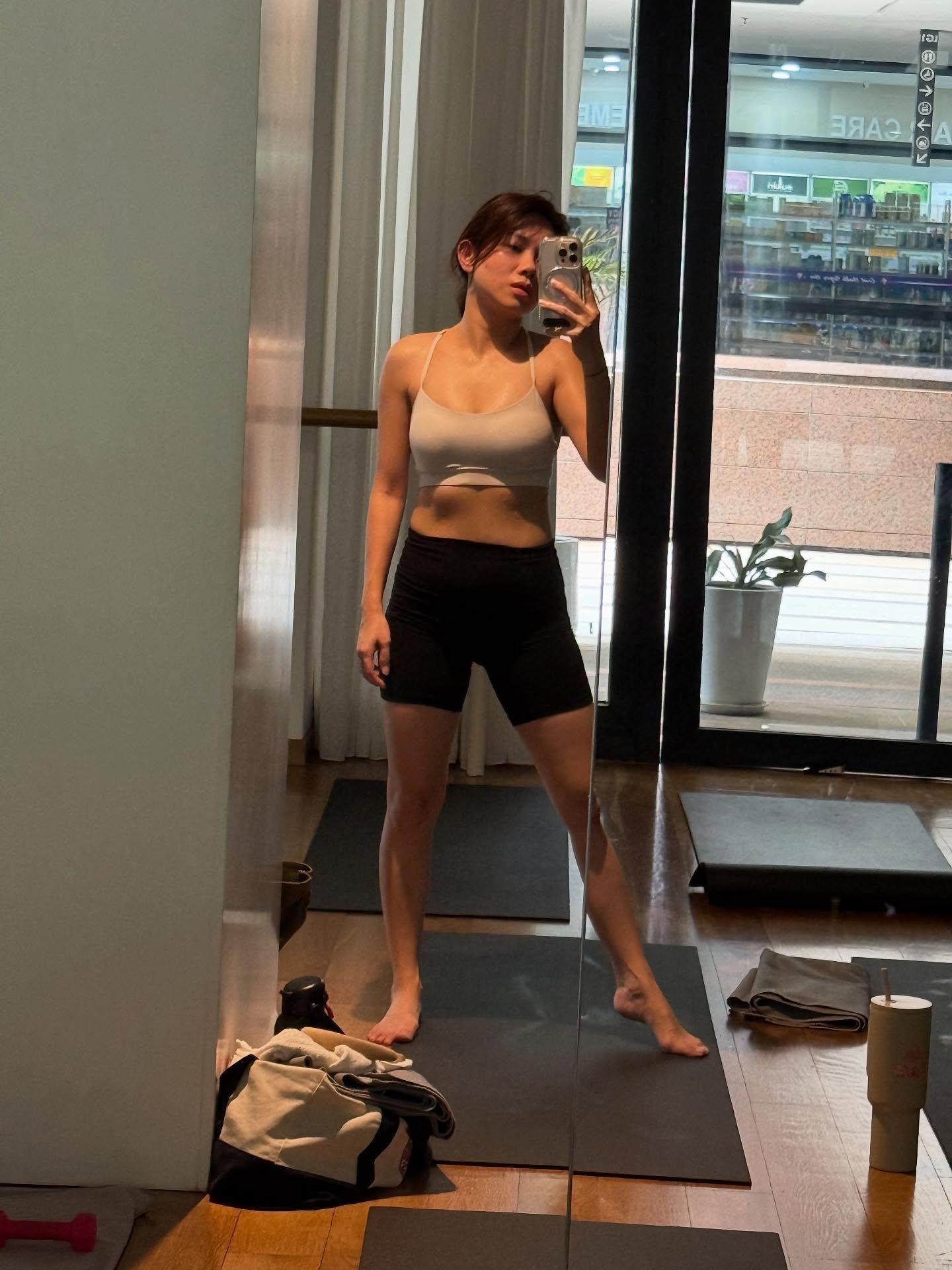 貴為3孩之母的許雲妮,努力健身保持體態。