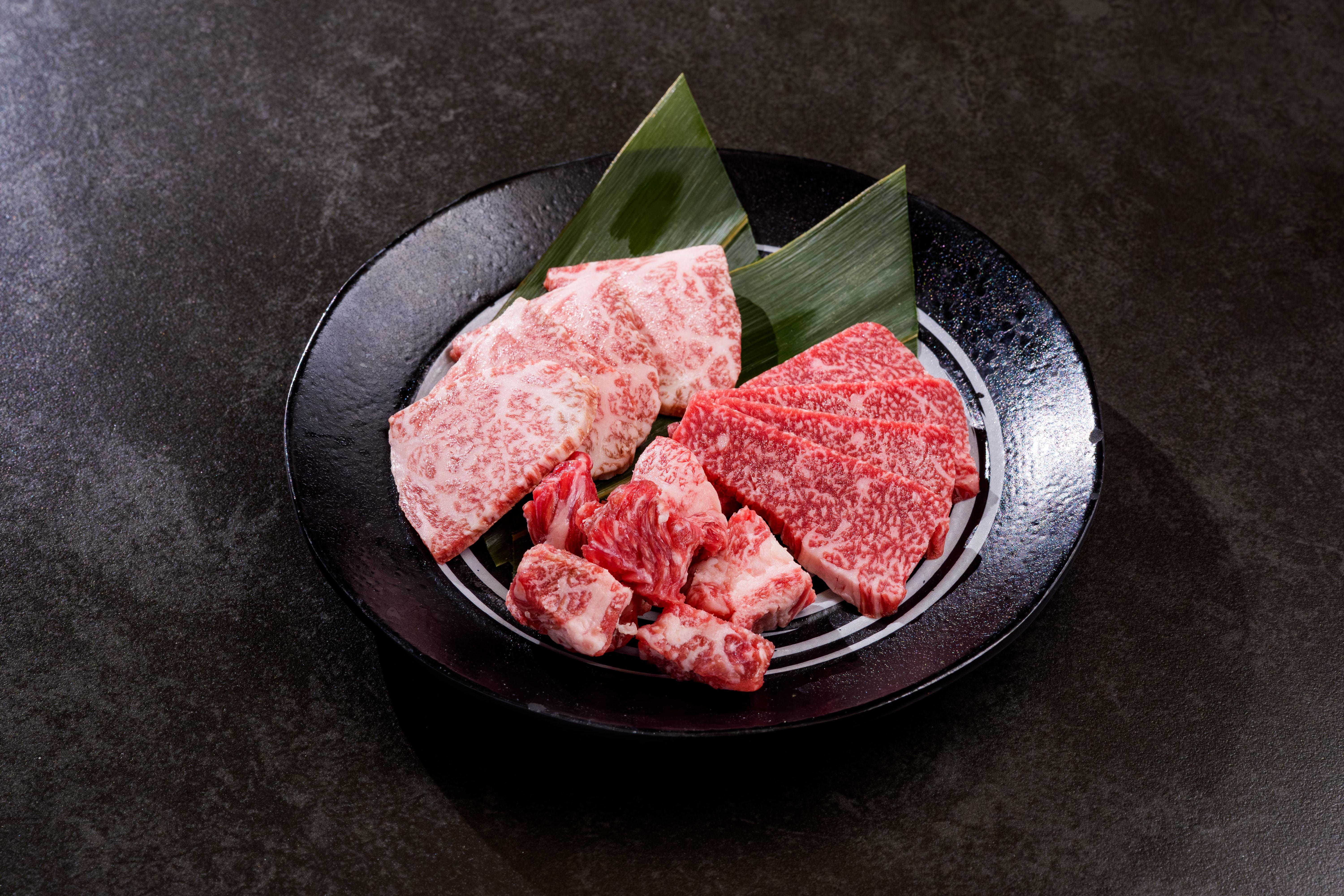 日本黑毛和牛 A4三筋肉、A4牛前胸、A4醬漬一口牛