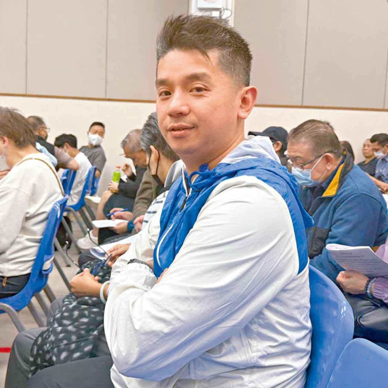 居民劉先生認為應該更換顧問公司。(鄧昊輝攝)