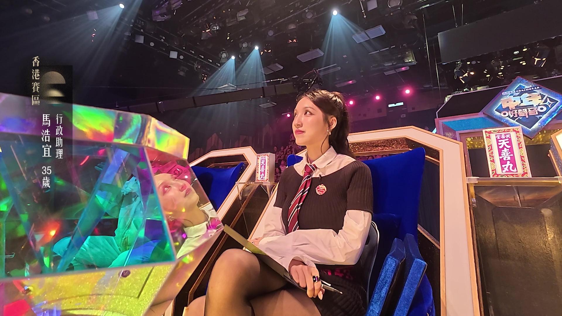 同場加映海兒低調騷美腿。