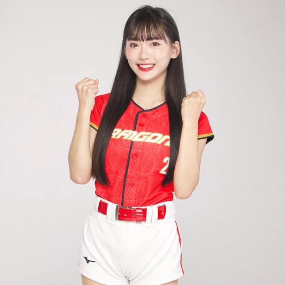 昆娜身高1.65米,星座是水瓶座。