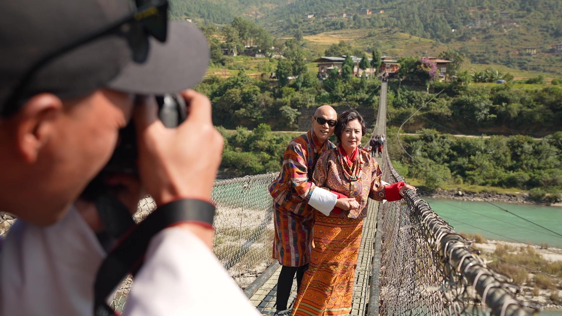 台慶綜藝節目《帶阿姐看世界》,汪明荃與羅家英的甜蜜不丹之旅。