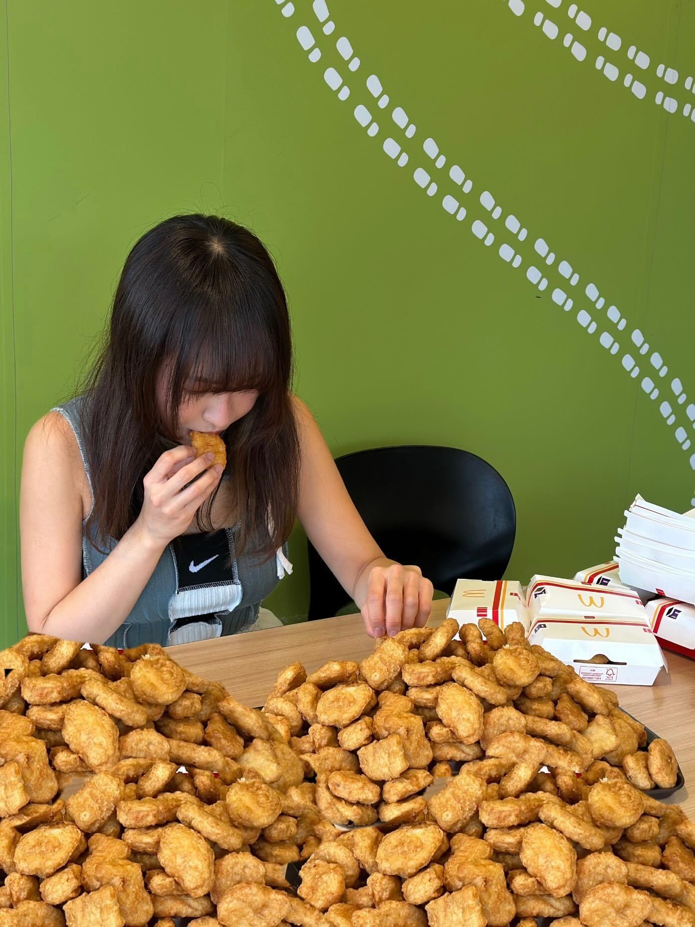 大胃王網紅雪兒(Suet_e)食量驚人