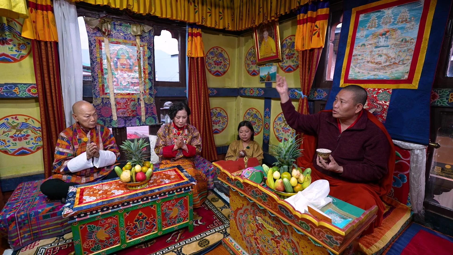 台慶綜藝節目《帶阿姐看世界》,汪明荃與羅家英的甜蜜不丹之旅。