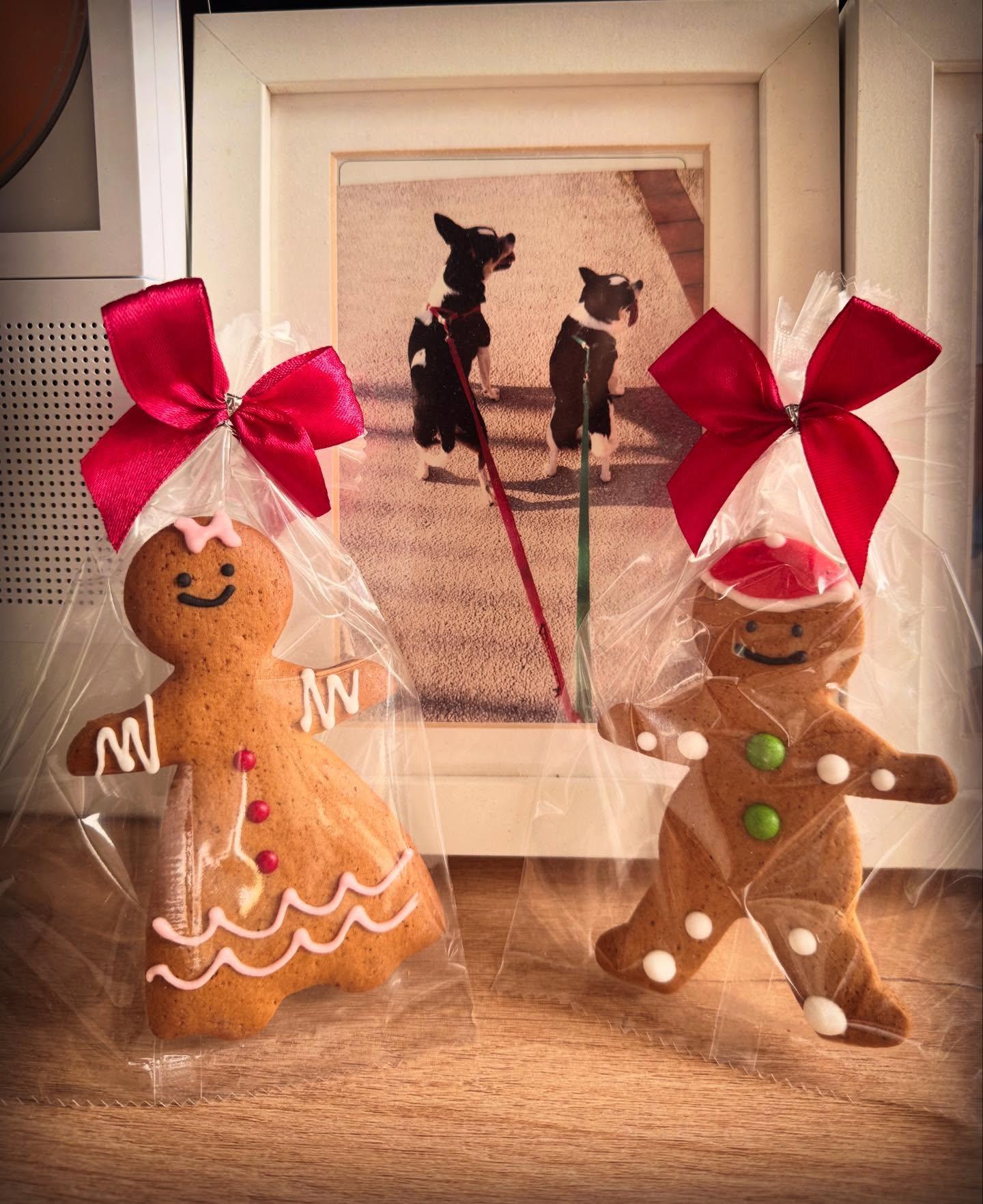 阮小儀昨日上載薑餅人圖片慶祝聖誕節。