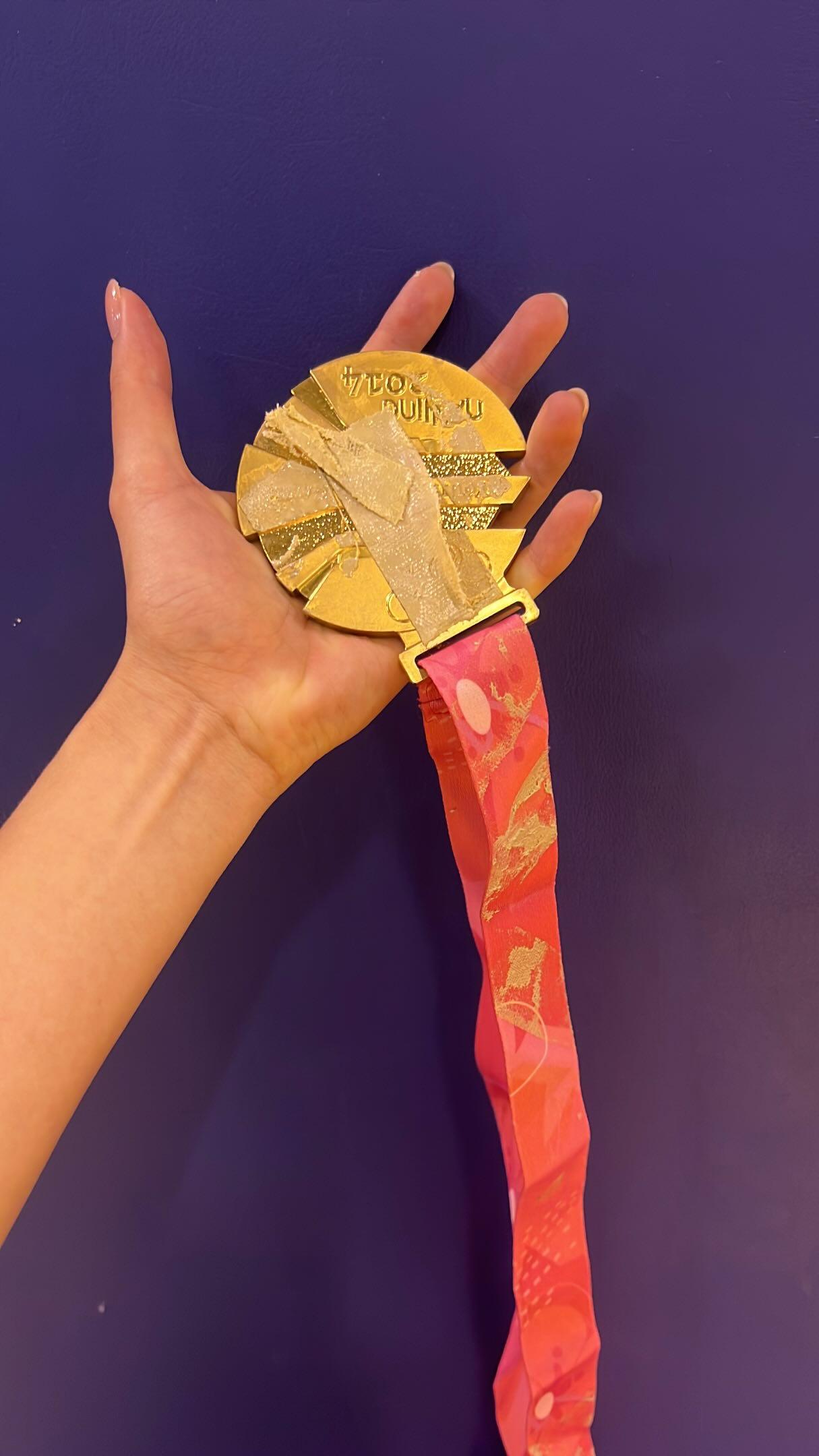 吳芷柔於2014年南京青年奧運會,與馬來西亞球手詹俊為組合出戰混合雙打,最終勇奪金牌