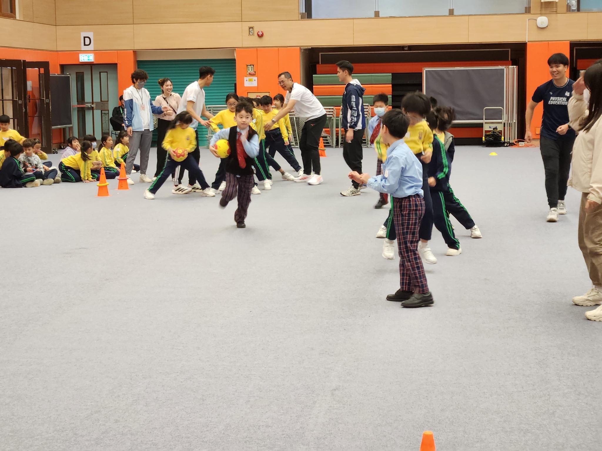 教大臨時支援中心已接待數百名大埔浸信會公立學校師生(大埔浸信會公立學校Facebook)