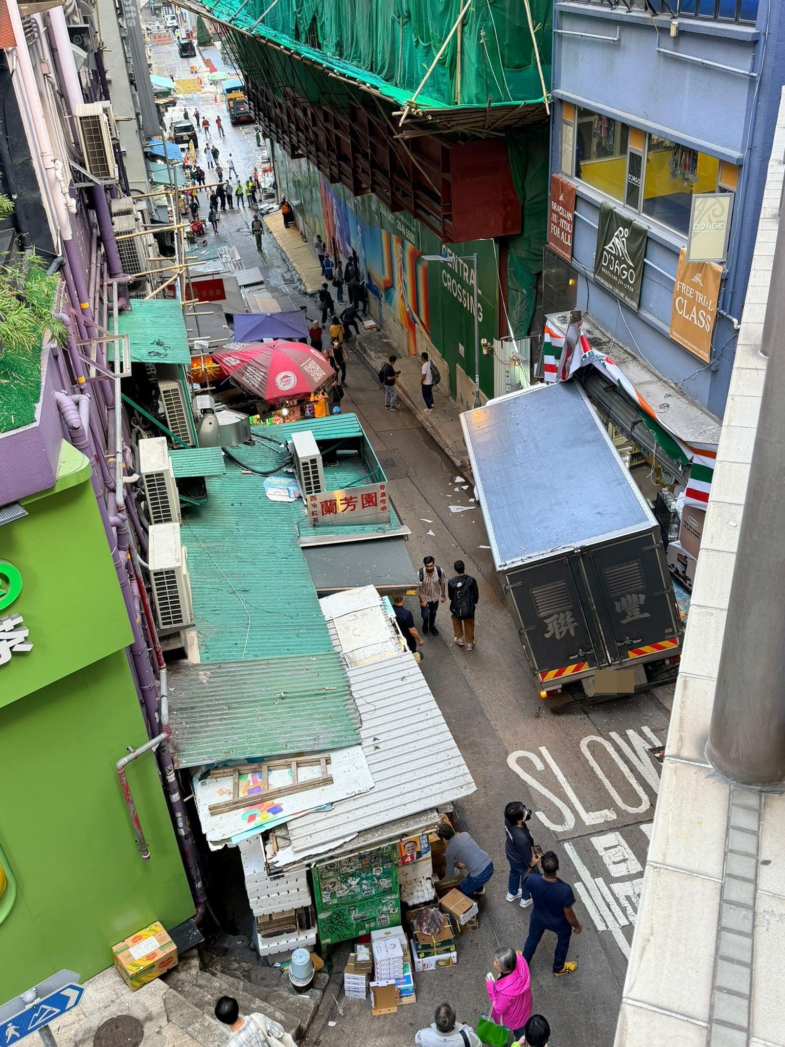 中環發生交通意外。(fb「車cam L(香港群組)」圖片)