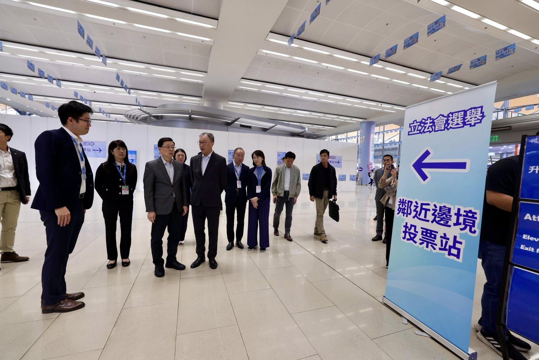 李家超視察票站