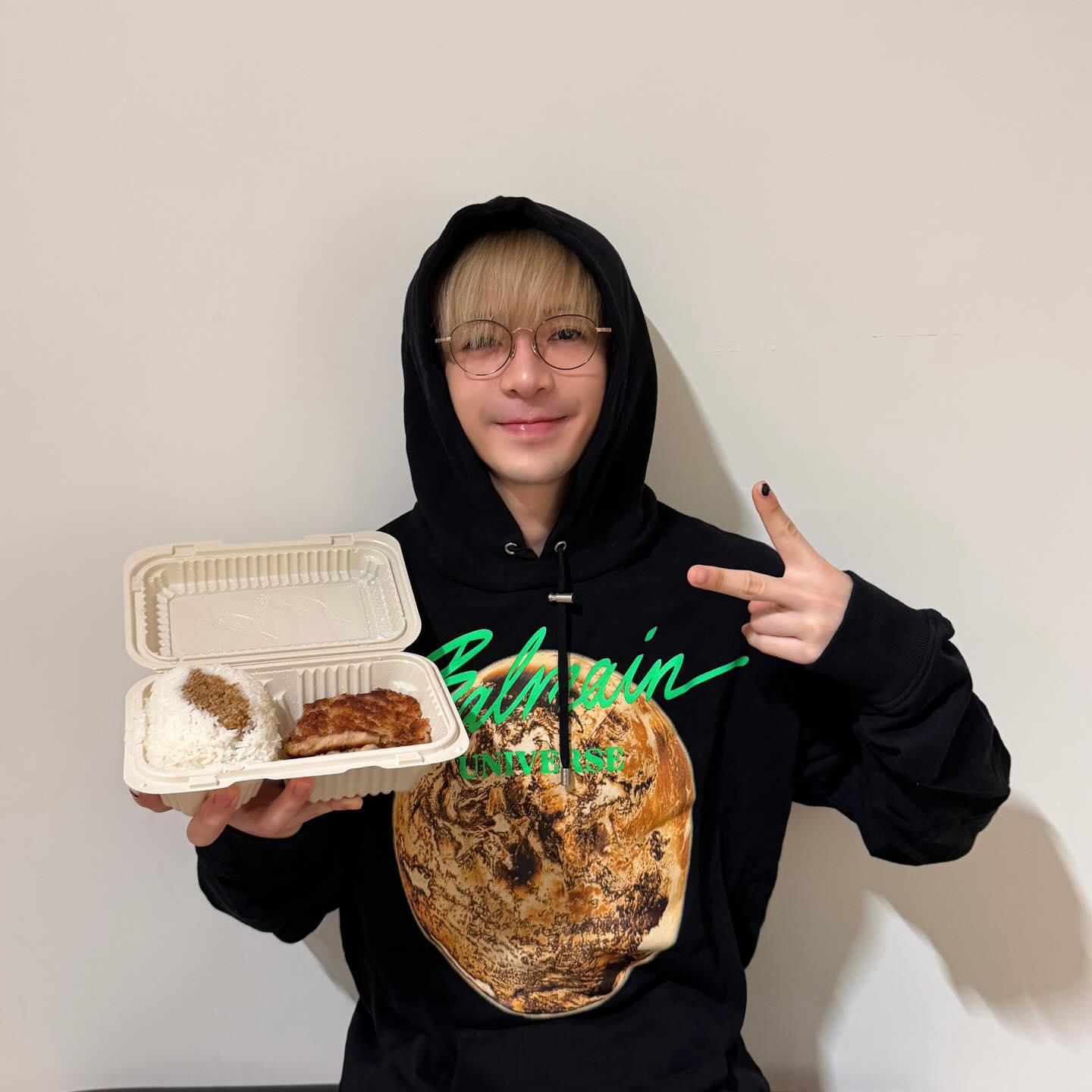 Anson Lo大讚被譽為是全亞洲最優秀的肉餅飯大件夾抵食。