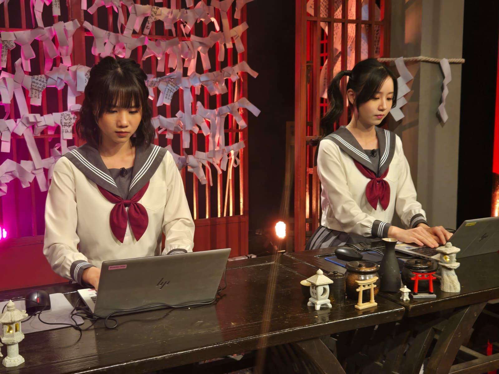 「初一」李卓妍(左)同「初十五」羅皓誼(右)依傳統還陽。