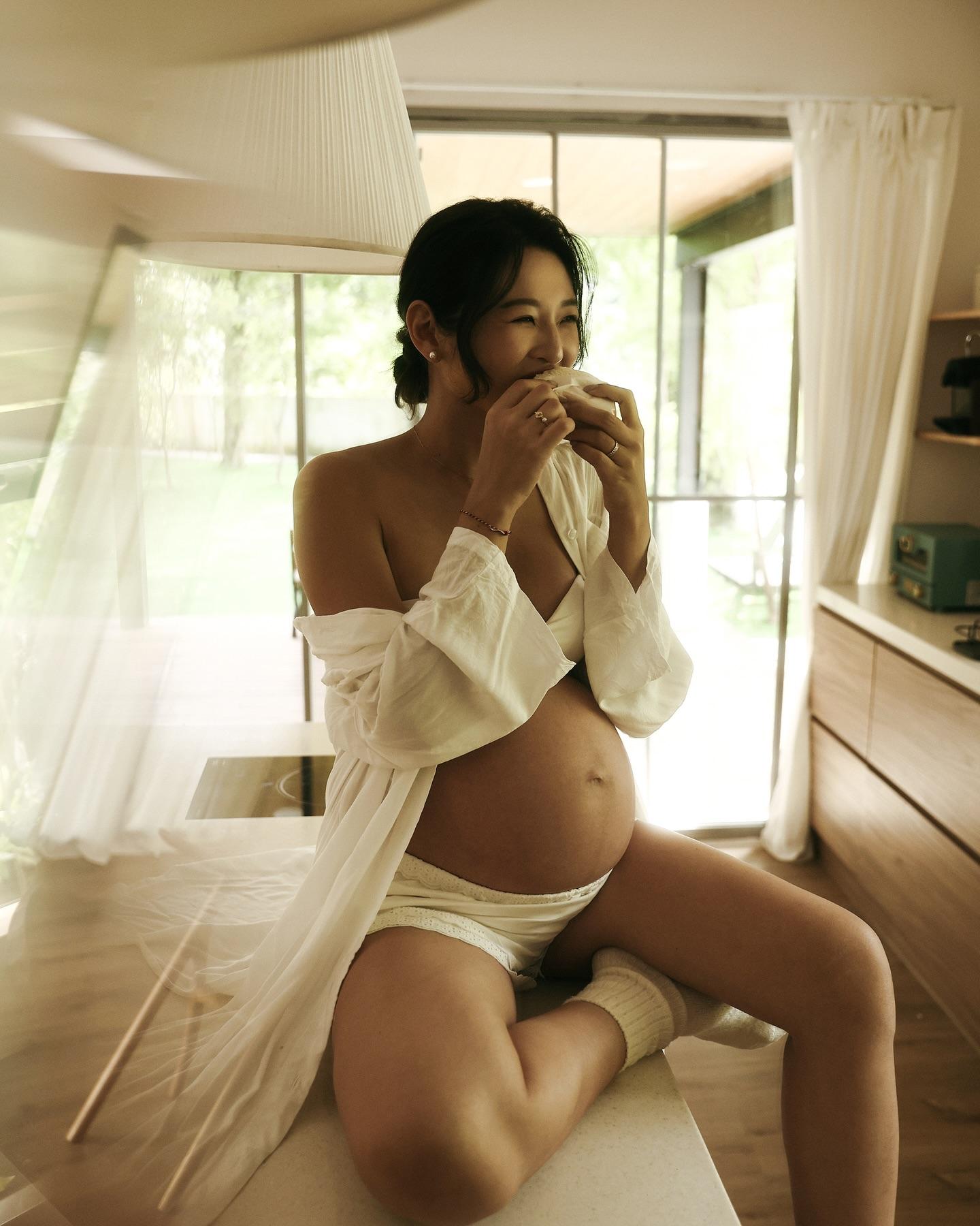 「華航林依晨」趙筱葳拍孕婦寫真曬巨肚。