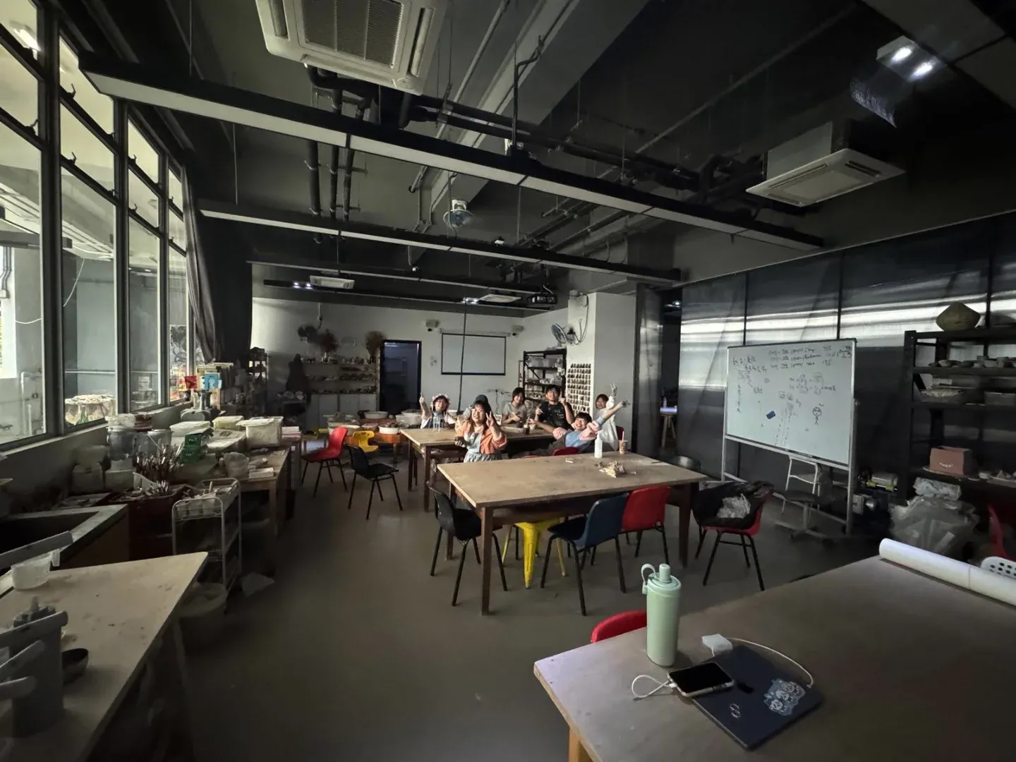 中電表示,位於九龍城區的1.1萬伏特供電系統昨日下午約4時13分發生故障,香港兆基創意書院表示迎來「開校以來第一次大停電」(香港兆基創意書院圖片)