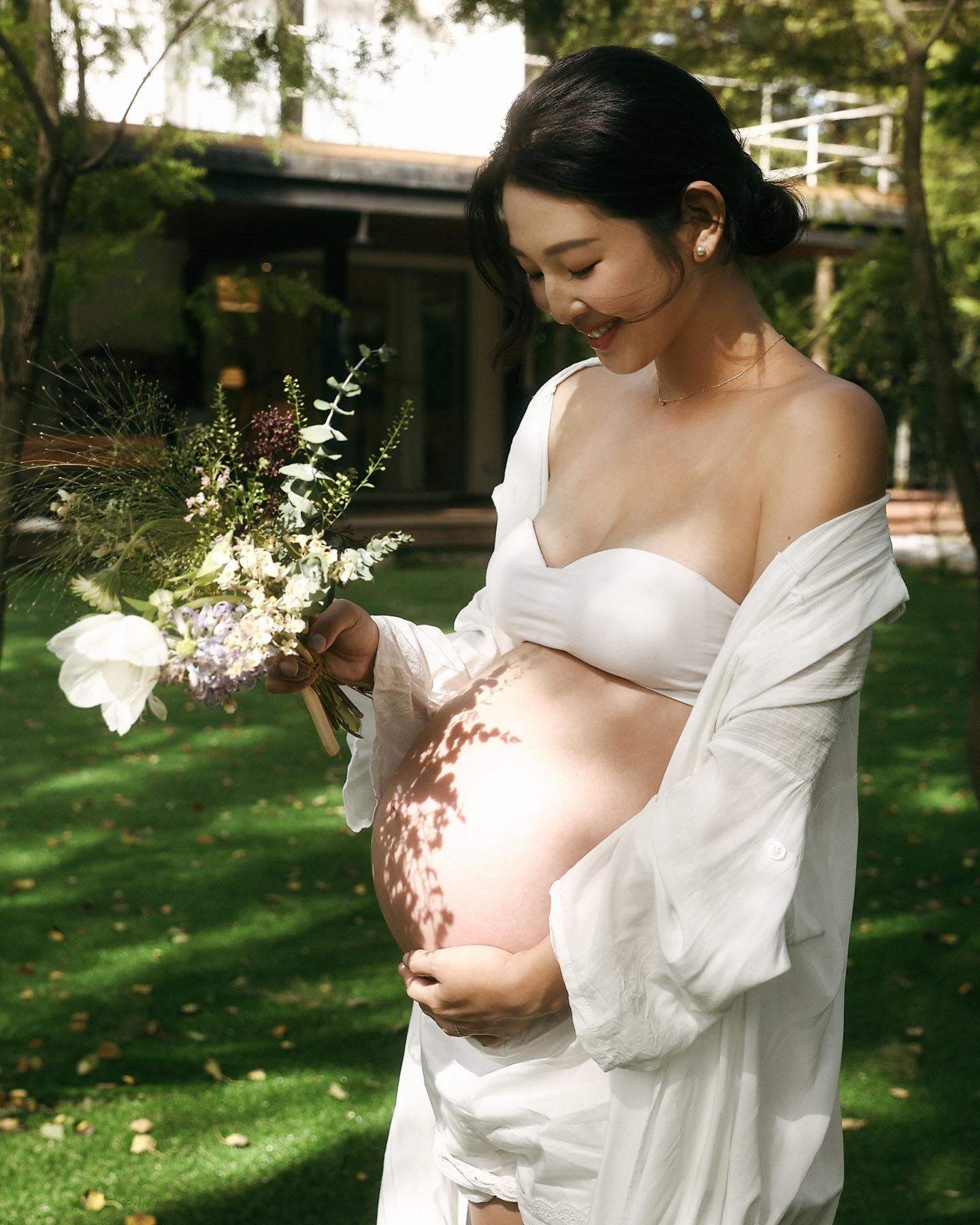 「華航林依晨」趙筱葳拍孕婦寫真曬巨肚。