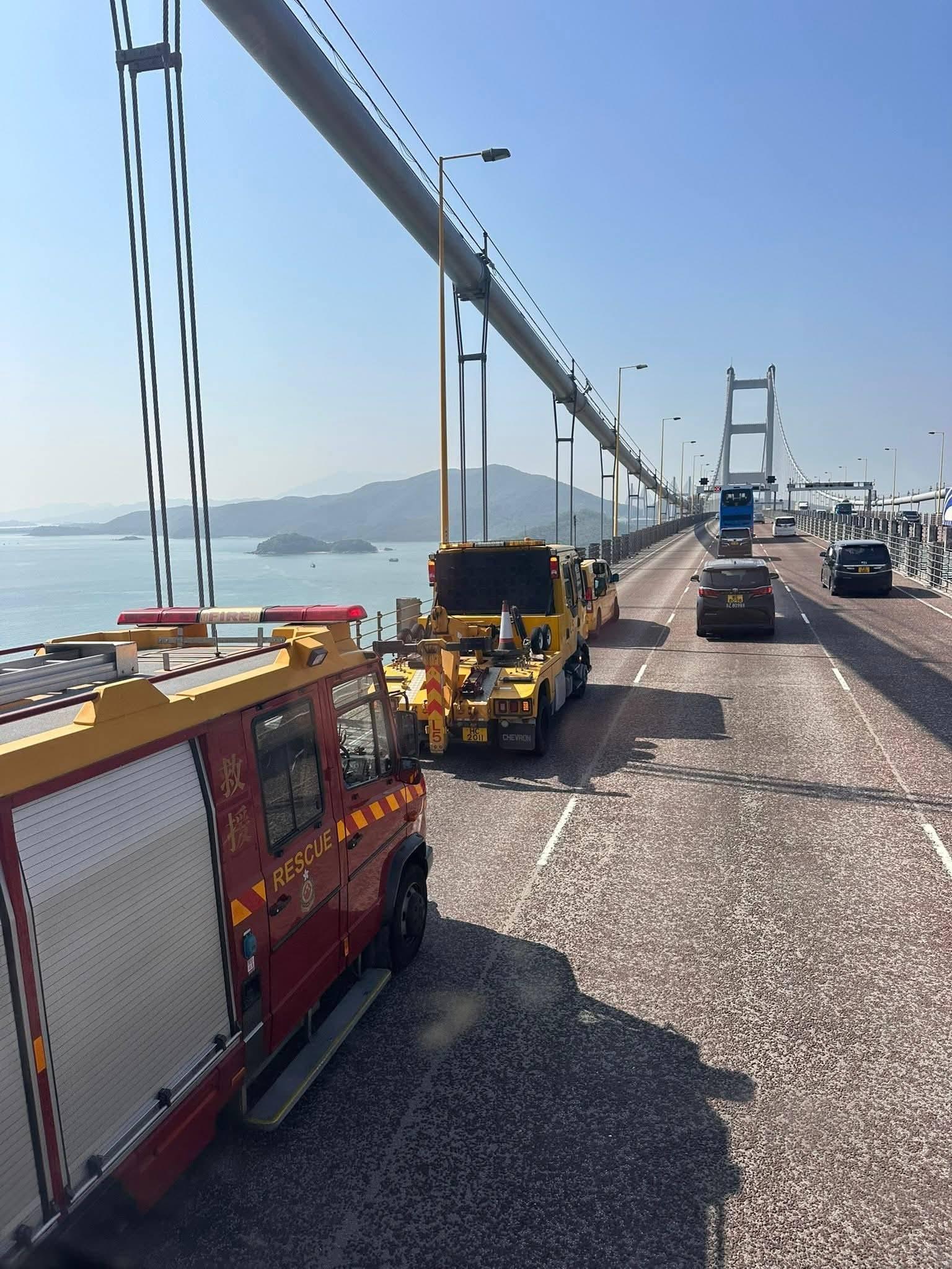 男子青馬大橋危站後跳橋(FB 24小時各區交通消息資訊台圖片)