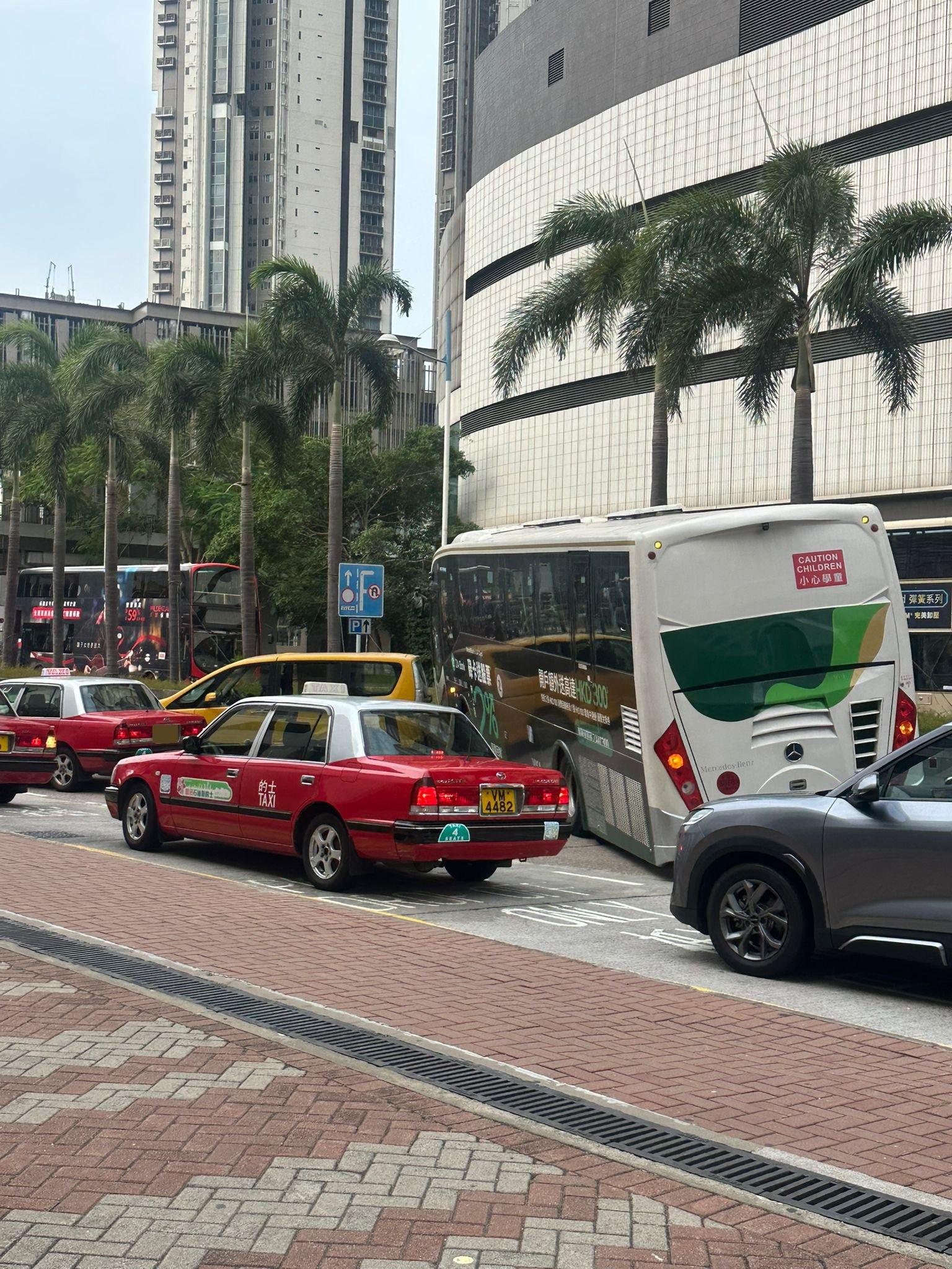 荃灣發生連環串燒車禍。(fb「車cam L(香港群組)」圖片)