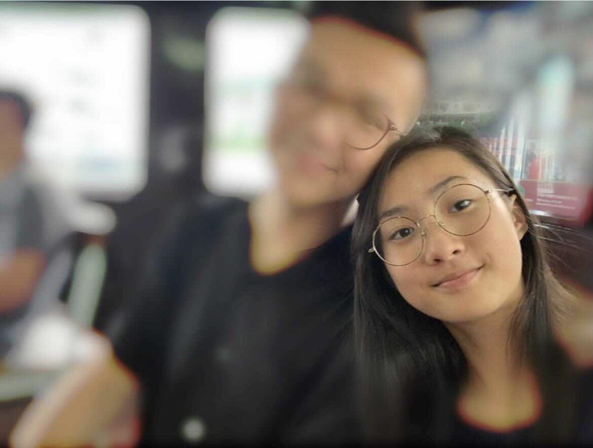 Yumi被公開13歲時與初戀男友的合照。