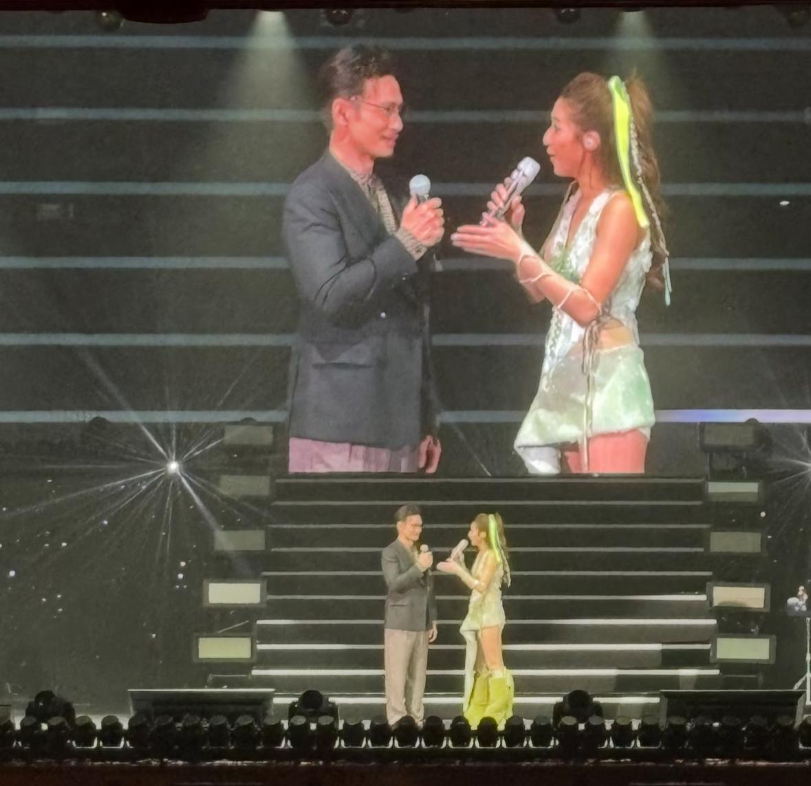 二人合唱陳百強經典金曲《漣漪》,瞬間炒熱全場氣氛!