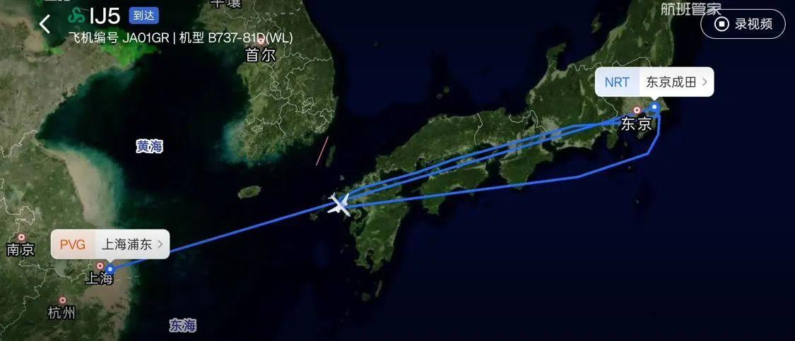 IJ005次航班原計劃於當地時間12月1日晚上7點43分從東京飛往上海,但因乘客鬧事而需要折返。
