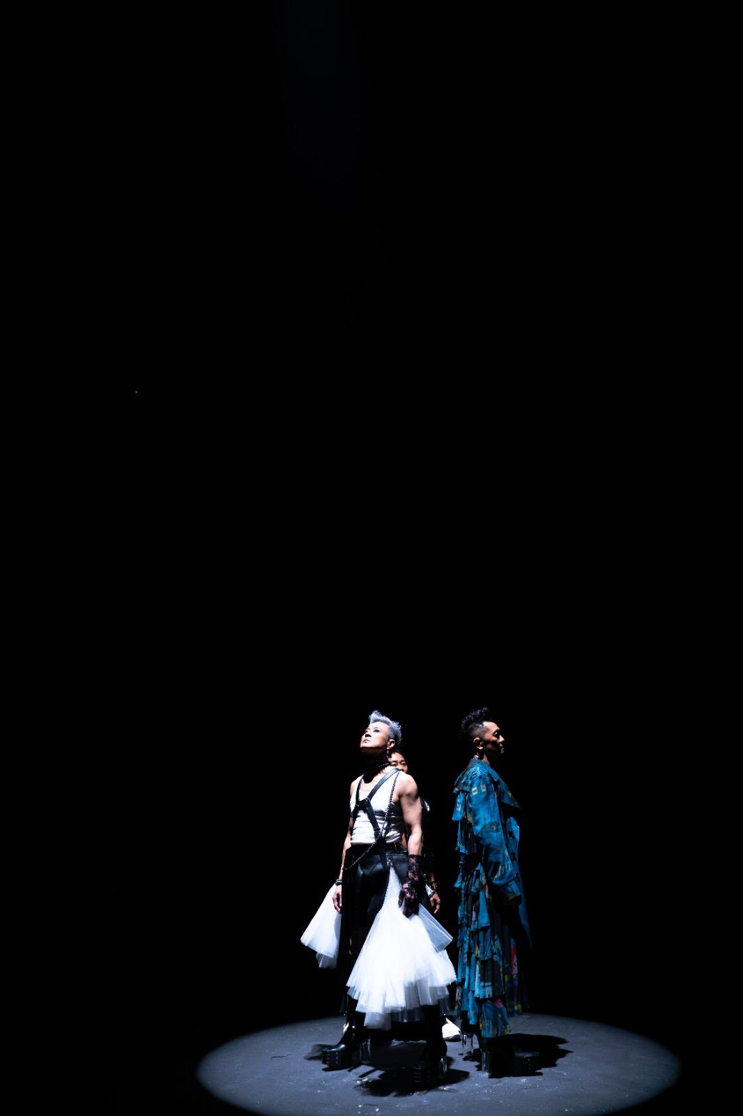 草蜢新歌《老的辣》的MV已經上架。