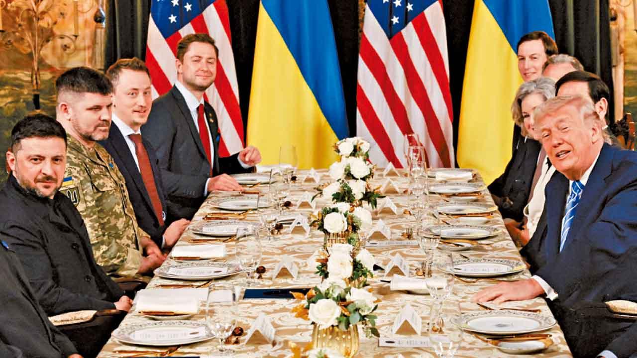 特朗普和澤連斯基周日在佛州舉行雙邊會談。(路透社)