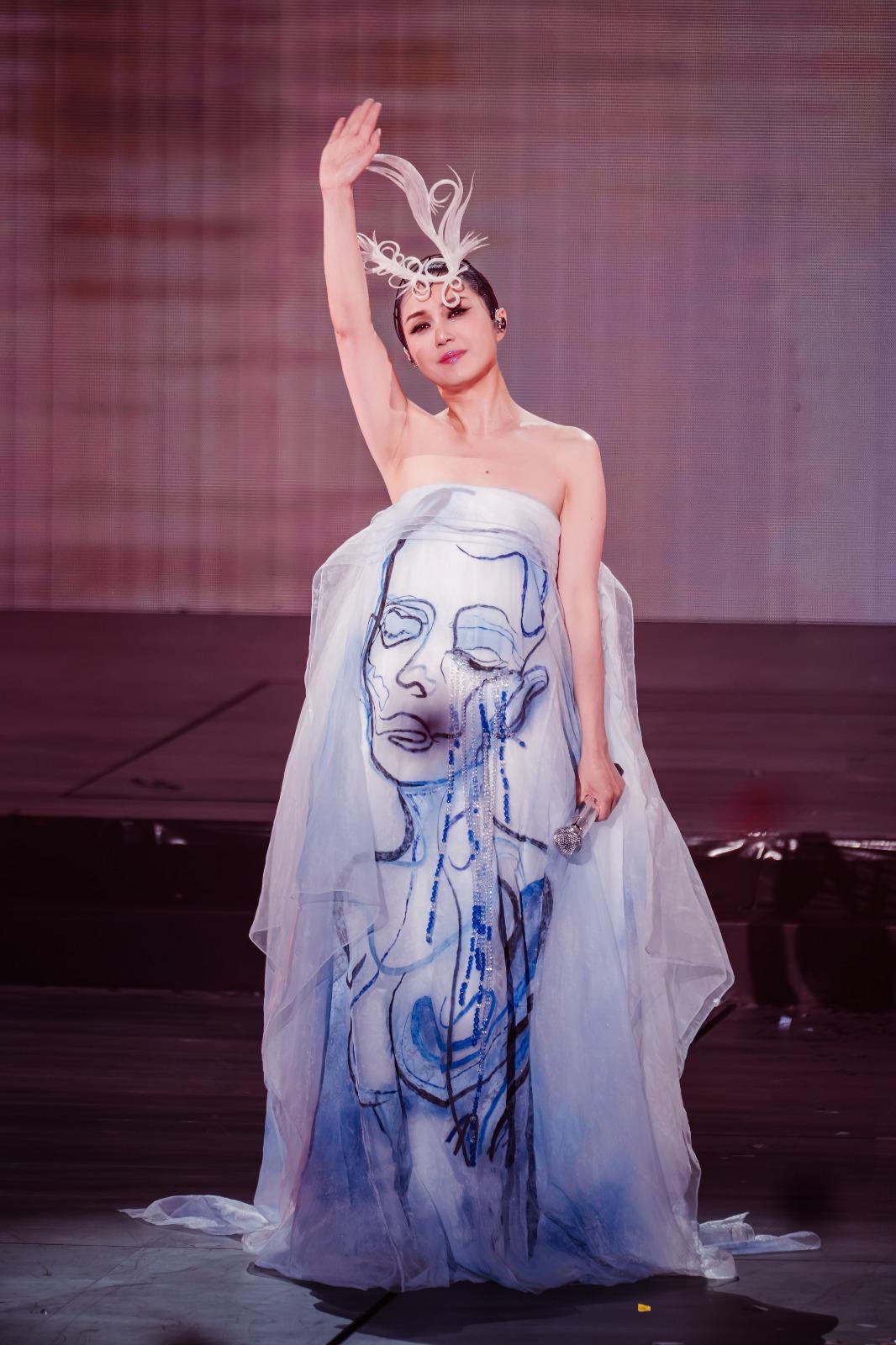 共六場的「楊千嬅Live My LIVE演唱會」,千嬅大唱經典作品。