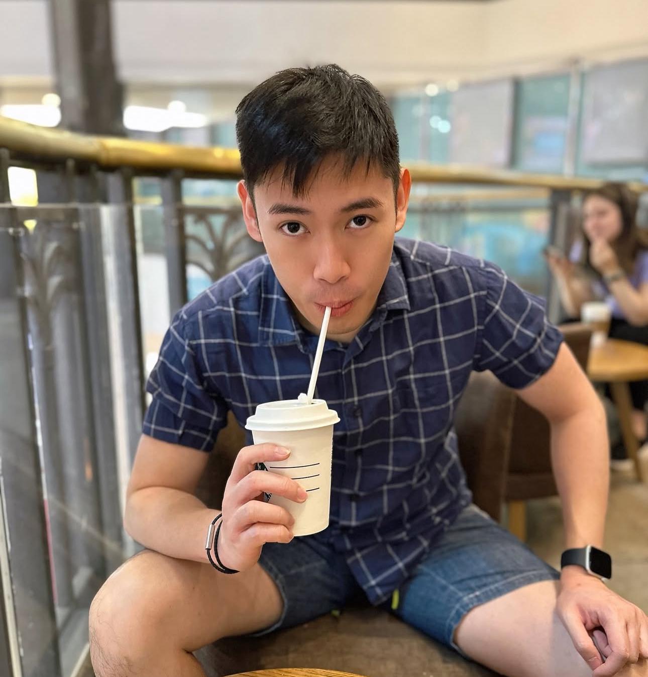 無綫新聞部男主播容家耀離巢。