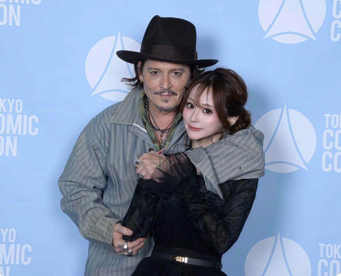 尊尼特普遲大到,當日合照簽名會大幅延誤了5小時才開始。