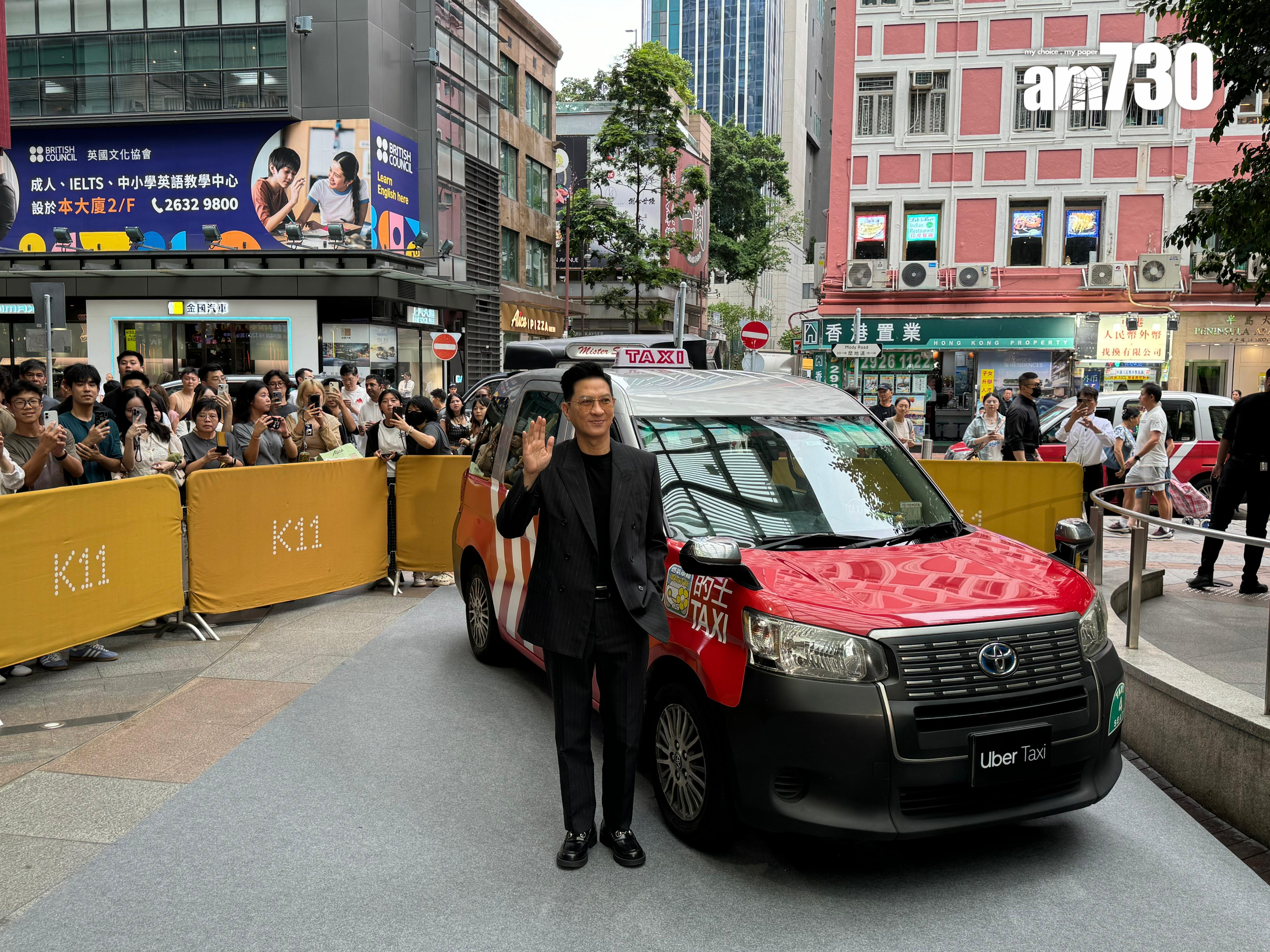 張家輝早前拍廣告,翻唱《誰是大英雄》。