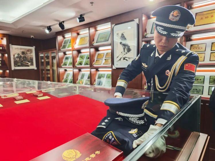 蔣姓民警終年41歲。