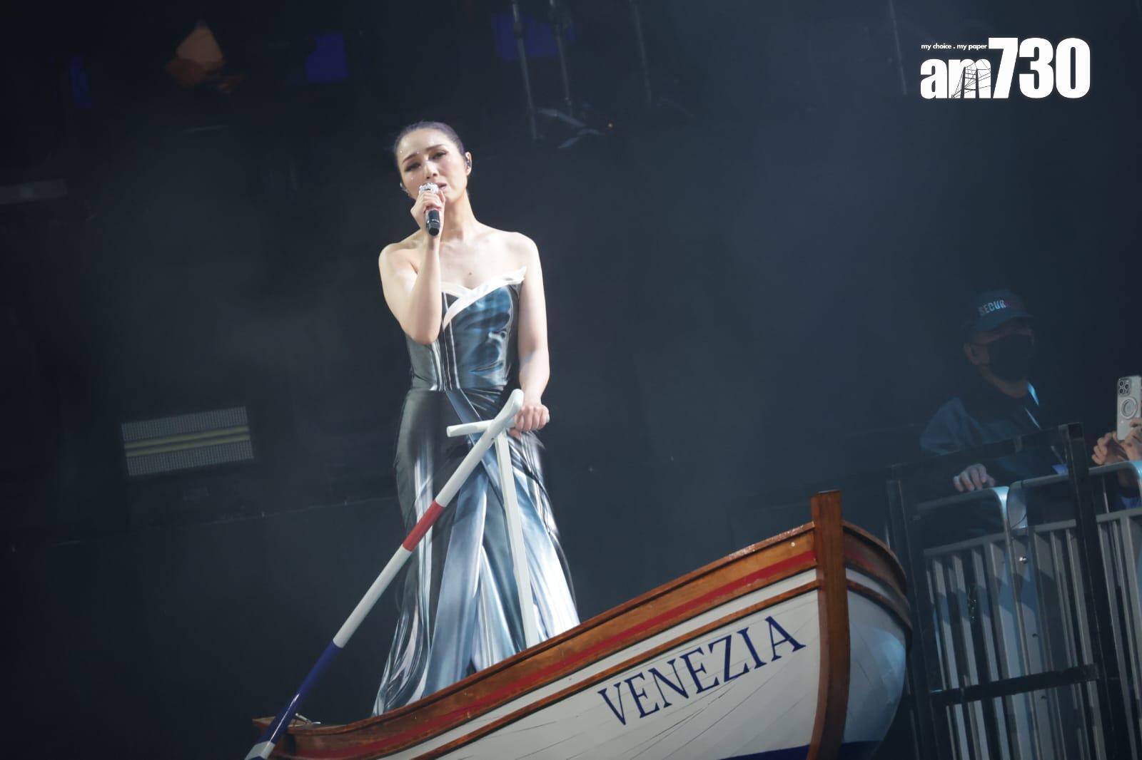 楊千嬅尾場合共唱出42首歌。