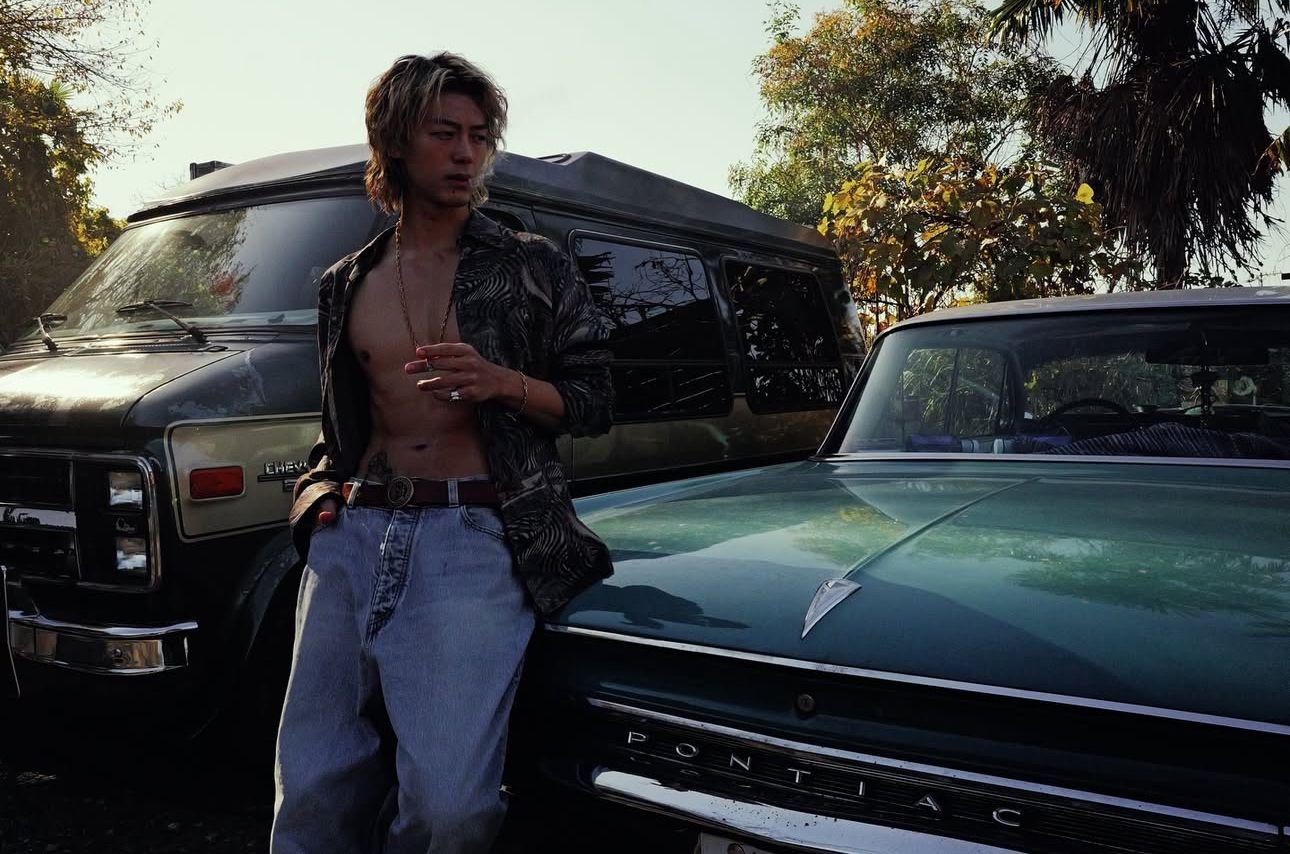 竹內涼真近年積極操肌。