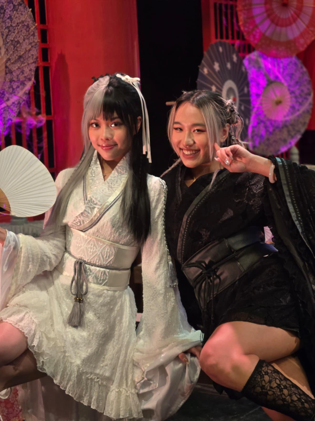 黑白無常黃瀅仴(左)、湯之欣(右)。