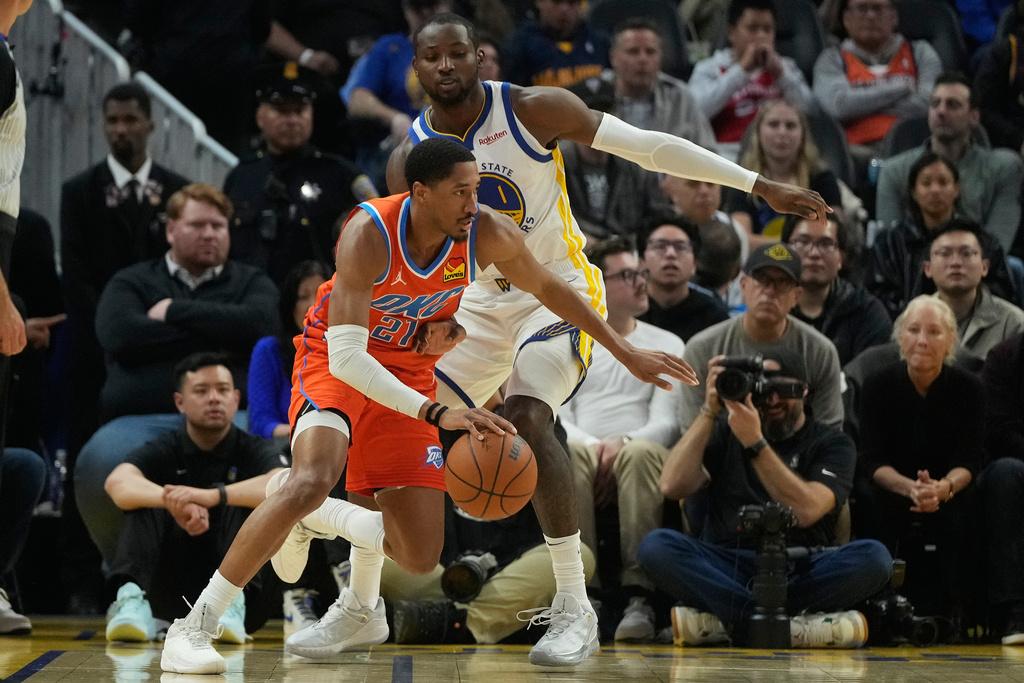 雷霆124:112擊敗勇士。(美聯社)