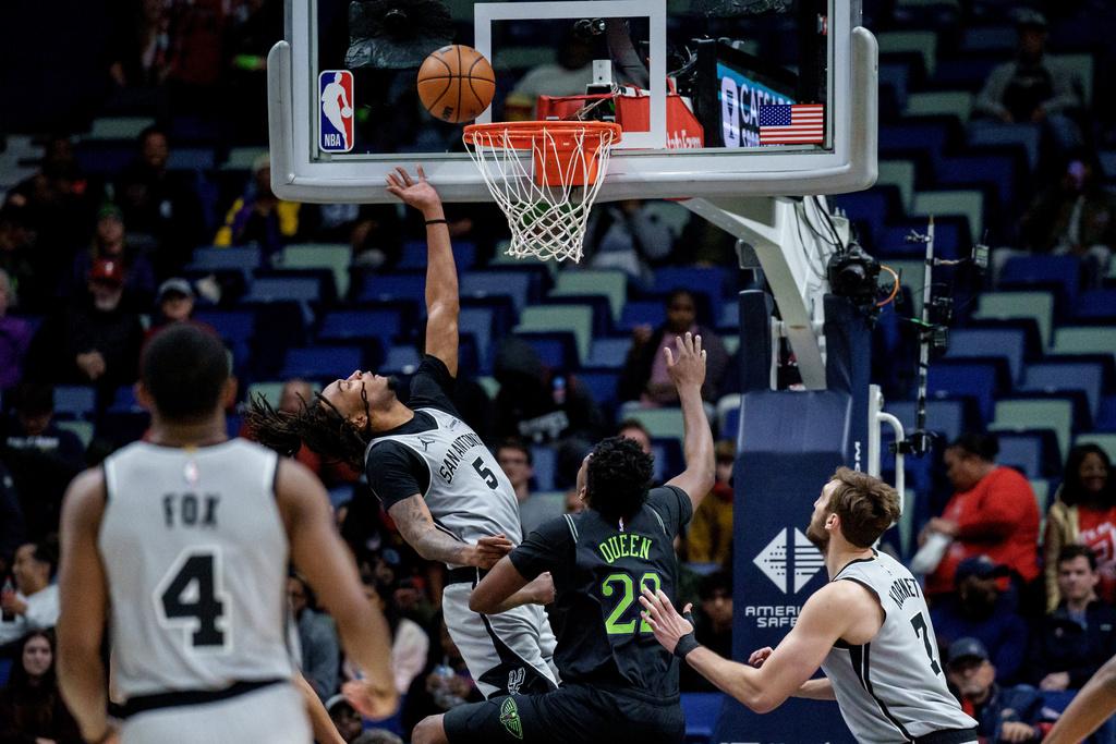 馬刺135:132擊敗鵜鶘。(美聯社)