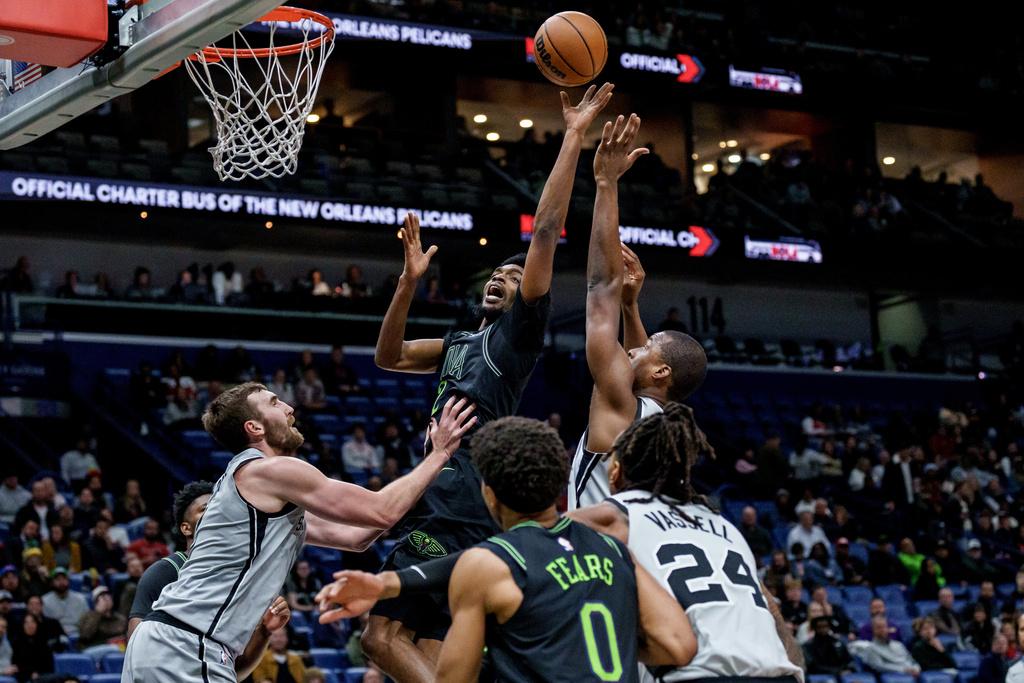 馬刺135:132擊敗鵜鶘。(美聯社)