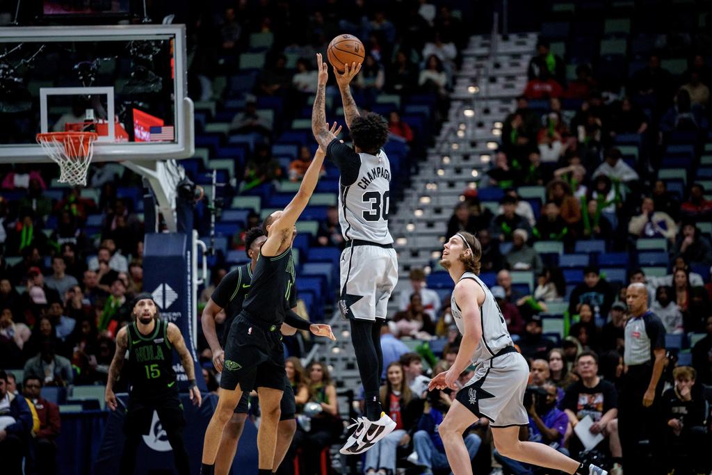 馬刺135:132擊敗鵜鶘。(美聯社)