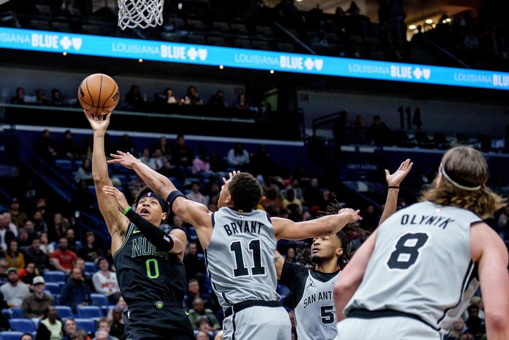 馬刺135:132擊敗鵜鶘。(美聯社)