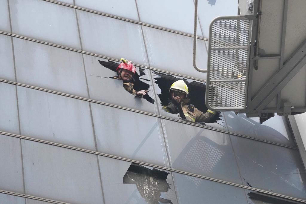 印尼最大城市雅加達一棟7層高大樓周二(9日)發生火警,大火已經撲滅,至少20人死亡。(美聯社)