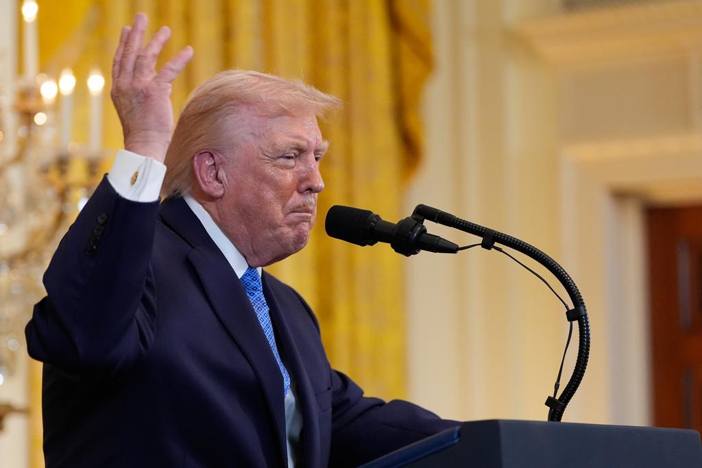 特朗普表示,已下令封鎖進出委內瑞拉的受制裁油輪。(美聯社)