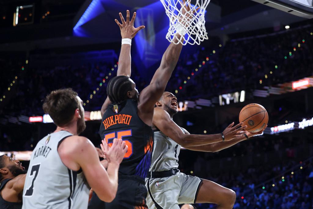 紐約人決賽124:113贏馬刺奪NBA冠軍。(美聯社)