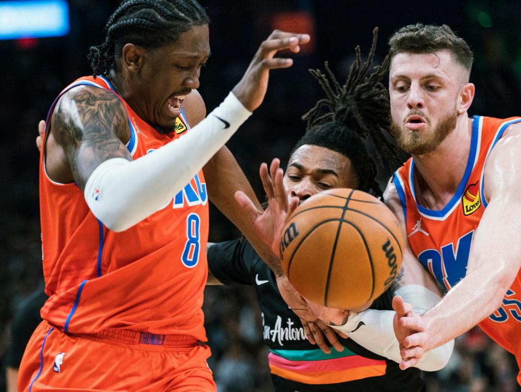 馬刺130:110輕取雷霆。(美聯社)