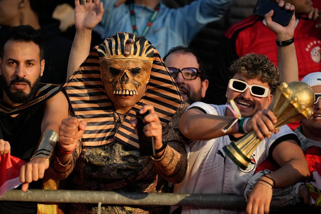 裝扮成法老的埃及球迷。(美聯社)